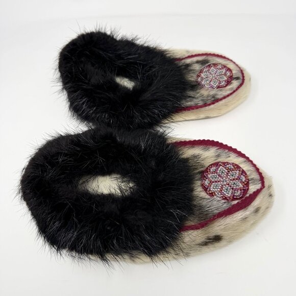 Native Alaskan Moccasins Slippers - Real Fur, Hand Stitched Bead Work - Sz 6.5-7 - Picture 2 of 5